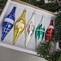 blaa-guld-sølv-rod-gron-med snepynt-drabeformede-jule-glaskugler-gammel-julepynt-hel-aeske